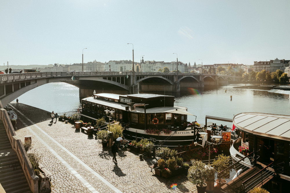 Fête pour enfants sur un bateau en location : comment gérer la restauration ?