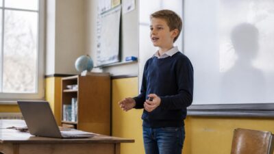 découvrez les étapes essentielles pour réussir un exposé en cm2. guide simple et pratique pour aider les élèves à préparer et présenter leur travail avec confiance.
