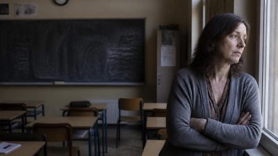 découvrez les conséquences de la démission de l'éducation nationale sur les enseignants et l'évolution de leur métier face aux défis actuels.